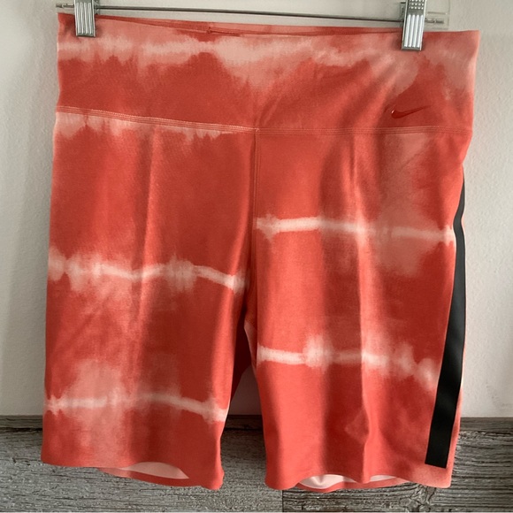 Nike One Luxe Training shorts (lot of 2) Size Large NWT (A1) - Picture 2 of 8